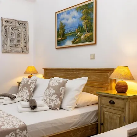 Panos Luxury Apartment