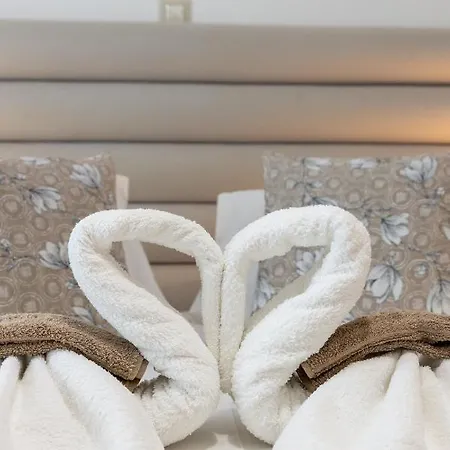 Panos Luxury Apartment *