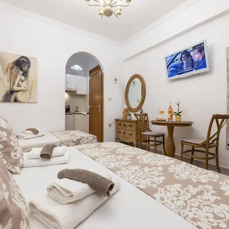 Panos Luxury Apartment