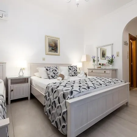 Panos Luxury Apartment *