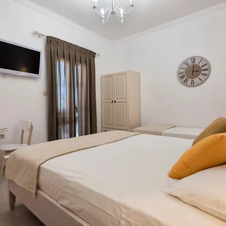 Panos Luxury Apartment *