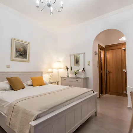 Panos Luxury Apartment Páros