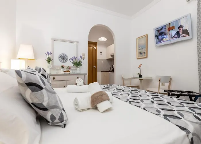 Panos Luxury Apartment *